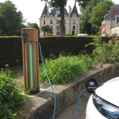 Installateur certifié EV et ZE Ready borne de recharge véhicule électrique, infrastructure.