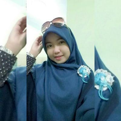 nabilaassyfa's profile picture. bahagia itu bukan saat dekat dgn kekasih hati, tapi bahagia itu saat dekat dgn Allah