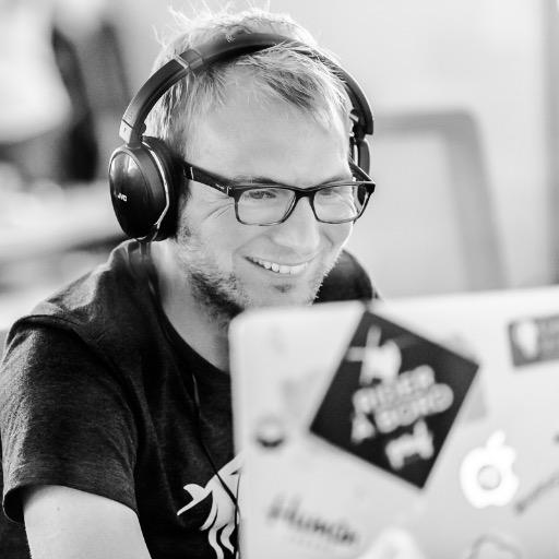 Web and mobile developper, i build stuff using meteor, graphql, react and react native !