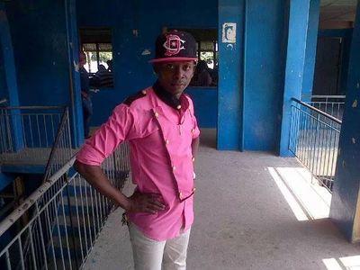 r_fashola's profile picture. 