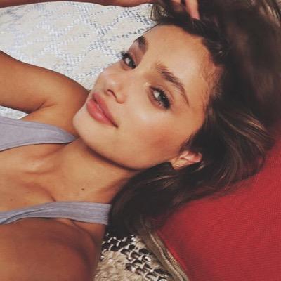 mochislut's profile picture. saving people, hunting things; the family business.