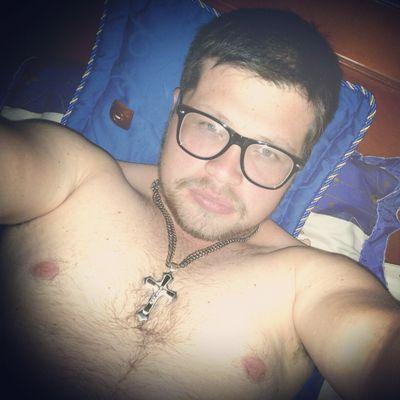 Quizás no era amor, tal vez, era esa pequeña necesidad de sentir algo diferente. Algo que marcara mi vida por un momento.