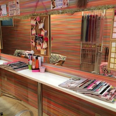 エクステ専門店 spicegirl 《スパイスガール》 元はSALSA久留米店が店名をかえてリニューアルしています。場所や電話番号も変わりません。もちろん毛質も編み方も。エクステ専門店で早16年 美容師歴25年になります。丁寧に施錠させていただきます。スタッフ一人での営業になりますので、完全予約制になります。