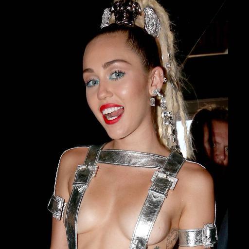 We cant stop, we wont stop, supporting Miley Cyrus! Smiler, lovatic, belieber.