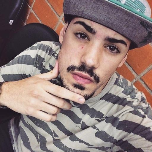 - Virei uma máquina de fazer invejoso!