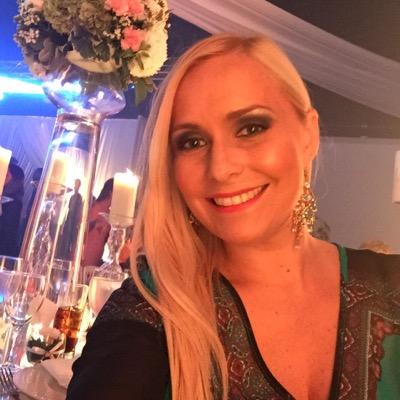 johannatarrazo's profile picture. Hija de Dios y mis Padres; Esposa y Madre; Especialista en comunicación. Amante de la lectura y la cocina. #LosRosarrazo