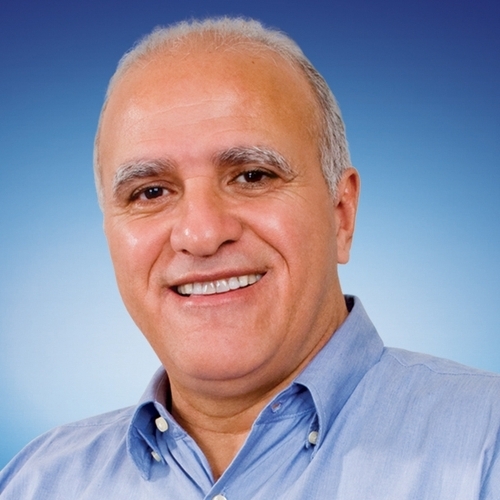 Administrador de Empresas, Despachante Aduaneiro, vice-prefeito (PSDB) de Santos. Cristão que acredita na força da ação e da caridade
