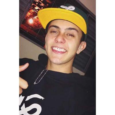 Sou quem sou, assim sigo em frente.