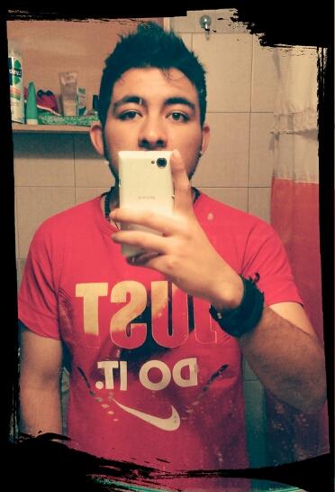 Logro reir si escuchoo tu voz, No digo cualquier cosa, digo la posta. Sin Música no hay vida.. Mily ♥.. // River Plate ♥.. // Fútbol ♥..
Donde estoy? :c