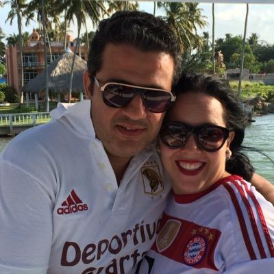 Felizmente casada, mama de 2 hermosos niños. La felicidad esta en el interior de cada ser humano