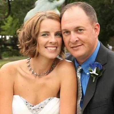 Wife, Mother of 3, two sweet girls & 1 handsome son!! Animal Lover/ Noah's ark for all broken and list animals!!
