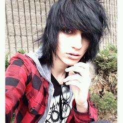 I love Johnnie Guilbert he makes me smile! Im 14, emo, single, straight, and a girl
