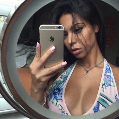 Spam my DMs w/ Love, selfies, thirst traps or if you your a freak send them nude pics dont be shy!!!! ANONS ONLY SO NO NAMES WILL BE SHOWN ☺️