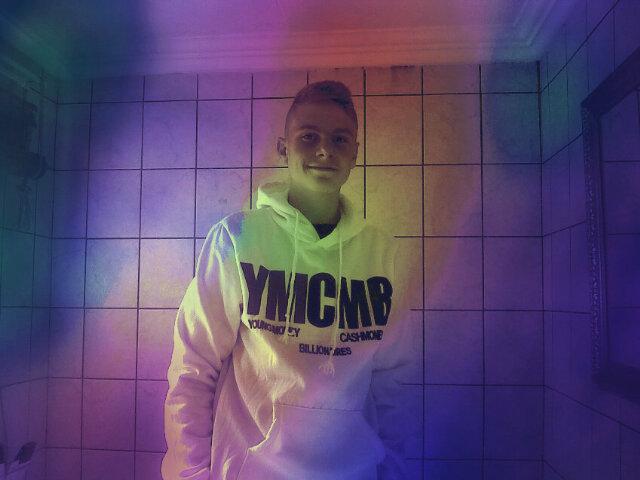 Charl_47526's profile picture. Love to party and love music