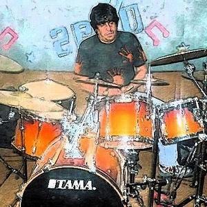 AbramHaro_i's profile picture. Ningún ser humano viene con manual porque se sabe que nadie lee los manuales.