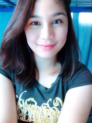 • I hate FAMEWHORES ! || Psychology Student || ♛ Princess kung ituring maldita kung aawayin. hiks ♥