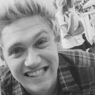 blurryfacehoran's profile picture. tyler & josh are beans