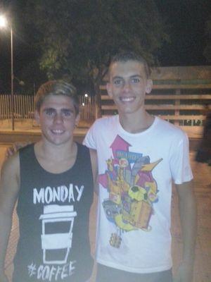 15.
Nadador del Club Natación San Juan.
Que pienso del reggaeton? bah, puta basura con voces mezcladas.