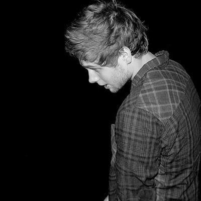 go follow @lukerob5sos and @ChanelVsChaneI bc she gave you this free follow ask for a follow back xxx