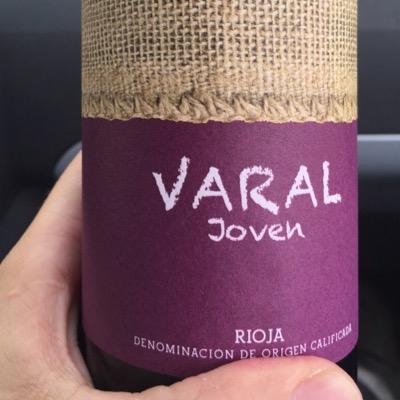 Varal Blanco, Varal Joven y Varal Crianza. Arte: Esencias de Varal y Varal Vendimia Seleccionada. Ecología: Ecos de Varal.