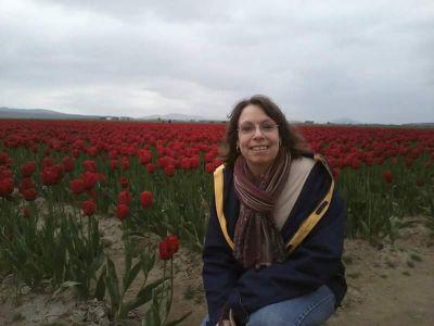 Follower of Jesus, wife, mother, administration and teaching, missionary, sports, foodie, gardening, mountain lover.