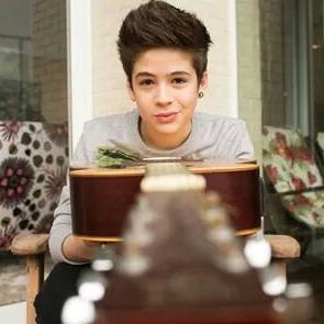 João Guilherme, um nome tão forte,tão inspirado, tão admirado....☺ Amo tanto! #JoãoGui
Criado--26/08/2015 (20:35h)