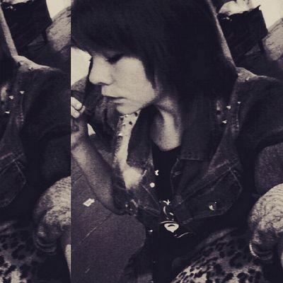 katerunadeather's profile picture. Я не гоняюсь ни за кем. Хочешь уйти из моей жизни, вон дверь. Черт, я даже придержу ее для тебя. И пну тебя для разгона.