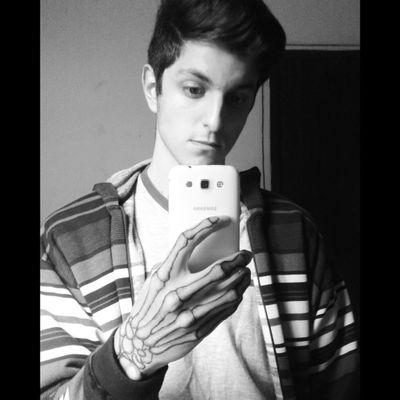 shutupguilherme's profile picture. Já sei namorar, já sei beijar de língua agora só me falta ficar rico