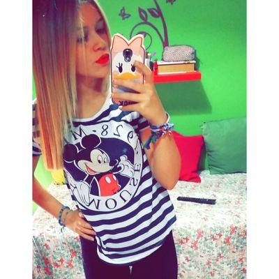 Rubia con ojos marrones. Madridista.
Nazarena de Las Aguas. Instagram: Reyesvazquez24