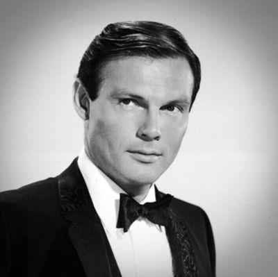 RonanPenante's profile picture. Empresário rico bem novinho. Herói nas horas vagas.