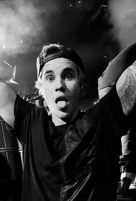 Belieber Lovatic please FOLLOW me @ddlovato @justinbieber( me sigam u.u UNF = UNF)