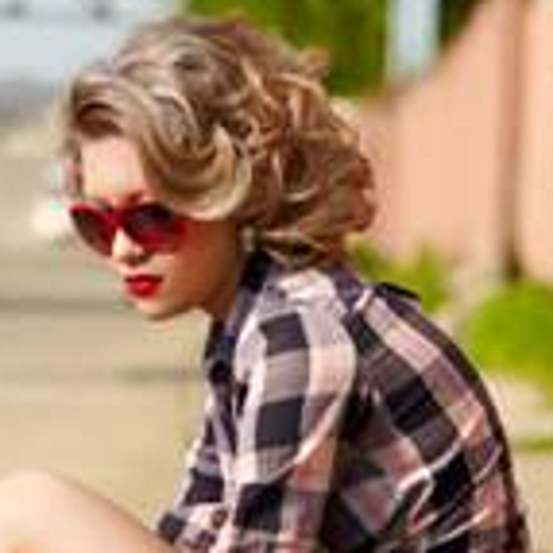 Marshacruz20's profile picture. A girl..social..fun..understanding..always there to listen to you cries and laughs..give you a hand,,.and pretty cool