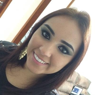 Geminiana por natureza, farmacêutica com muito amor e vivendo a vida do jeito que a vida me leva!