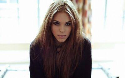 You, my rose, with your Lydian lyre. There hovers around you forever delight, a beauty desired. ((Fictional character, TSWRP account. FC:Arabella Drummond.))