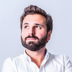 Errado jurista, empedernido emprendedor, consumidor excesivo de formación en marketing TIC y frustrado desarrollador (amenazo con intentarlo... algún dia).