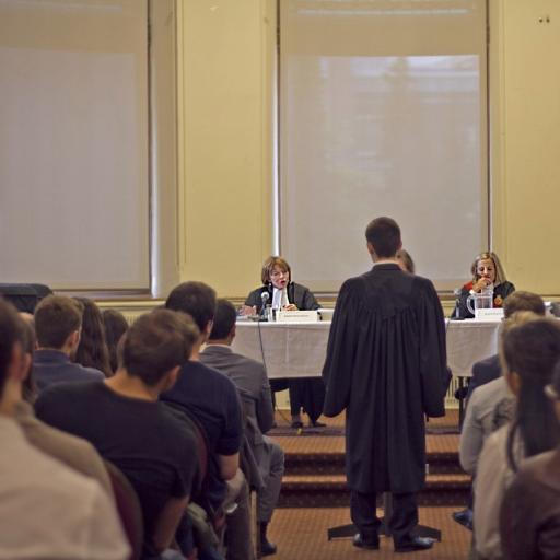 Official account of the @UTLaw student-run Moot Court Committee. Tweeting updates on competitive mooting at the University of Toronto, Faculty of Law.