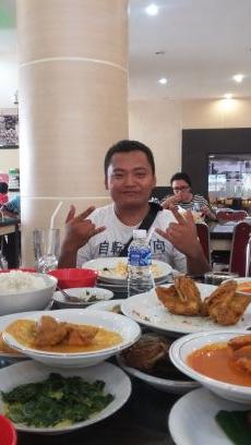 ademoon33's profile picture. 