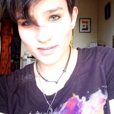 Ivory_Marcelus's profile picture. Middle child, high school sucks, keep to myself, have no friends and I'm into girls.