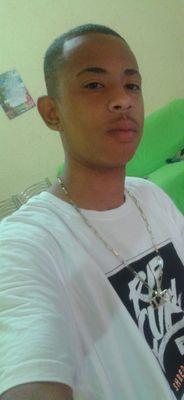 gegeqg's profile picture. Confiança e uma mulher ingrata, q te beija , te abraça , roba e te mata ..