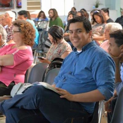 Hombre a quien Dios le ha regalado una nueva oportunidad de Vida, casado, padre de dos hermosas nenas y enamorado de Jesucristo