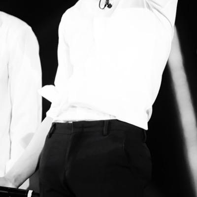 MS_Fireblue's profile picture. [타조알크기/ 먹이: 토끼고기,버섯류 / 햇빛이 잘 드는 산속 토끼무리 한가운데] 외관나이 12-13 @MS_kisJ