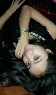 renidewi150's profile picture. 