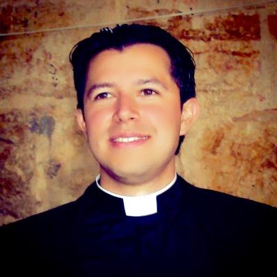 Sacerdote | Comunicador Social | Lo que se necesita para conseguir la felicidad, no es una vida cómoda, sino un corazón enamorado. #SanJosemaría