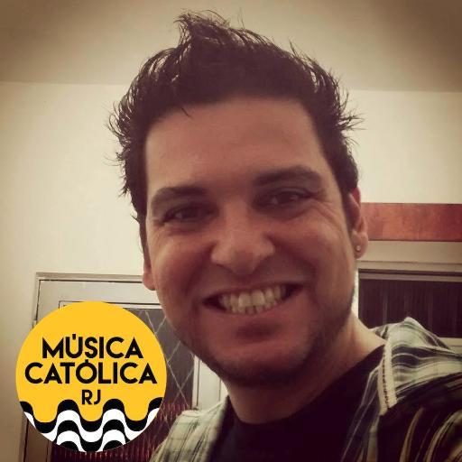 Tecladista. Católico. Imperfeito, mas feliz. Assim sou eu!
