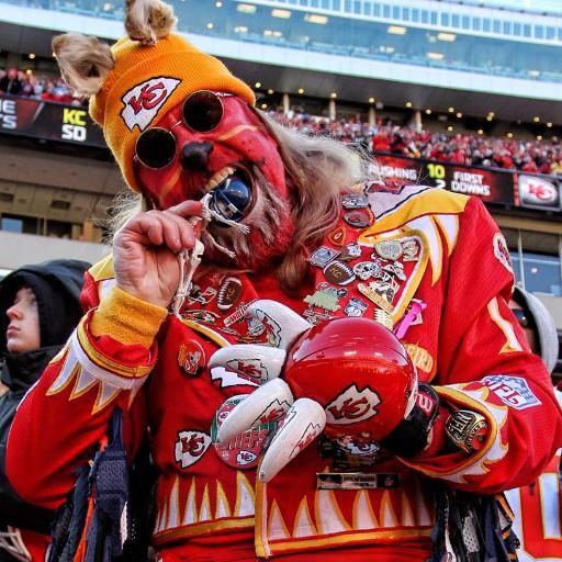 Keeper of the Wolfpack! Creator of #DecibelUp Chiefs Fan since 71. #Freelancer #GraphicDesigner #ChiefsKingdom