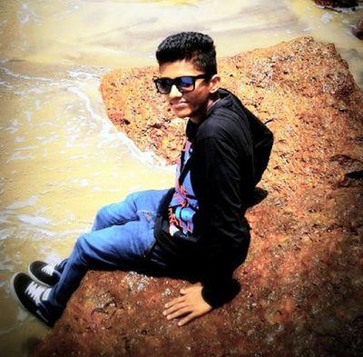 Son Of My CHeewT mOm,
StUdEnt Of GoD,
LoVer Of CuTe GiRl'z,
FaThEr Of DEviL's ,
TeaChEr Of LoVe,
DOctOr oF BrOken HeArt.☆☆☆☆