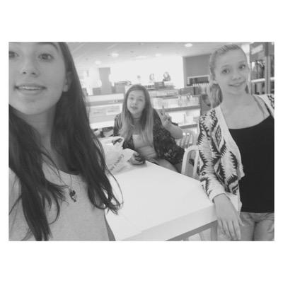 toyryla_asia's profile picture. professional daydreamer ❤️ ig: @asiatoyryla