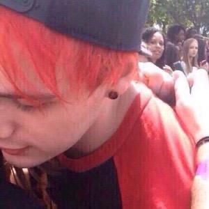 don't follow this account follow @rightheredinah and @htmlangie instead, i follow back. ily and i hope your sunshine follows you