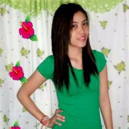 julieannvalde10's profile picture. 