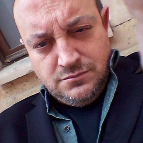 Doctor en Filología Hispánica, poeta y periodista. Doctorando en Filosofía por la UCM hasta finales de este año. Profesor de instituto de Palma de castellano.